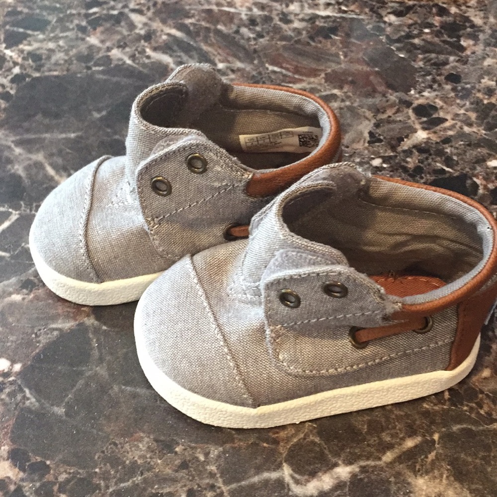 Toms baby shoes